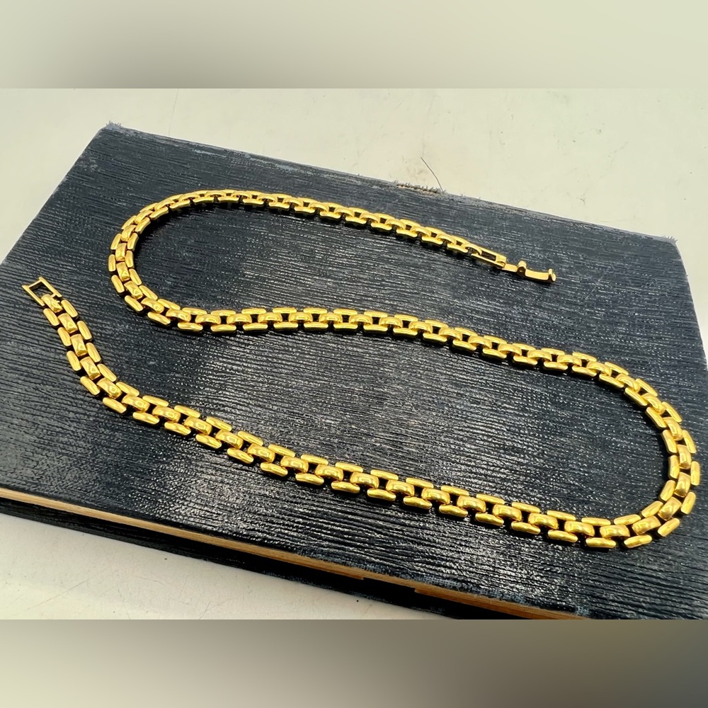 Vintage gold tone mesh link 16” chain necklace - Picture 3 of 6